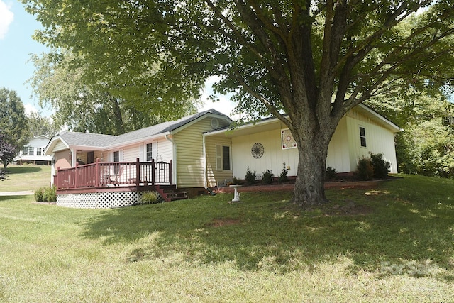 19 Mingus St, Canton, NC 28716 - view of front of property featuring a front lawn and a deck