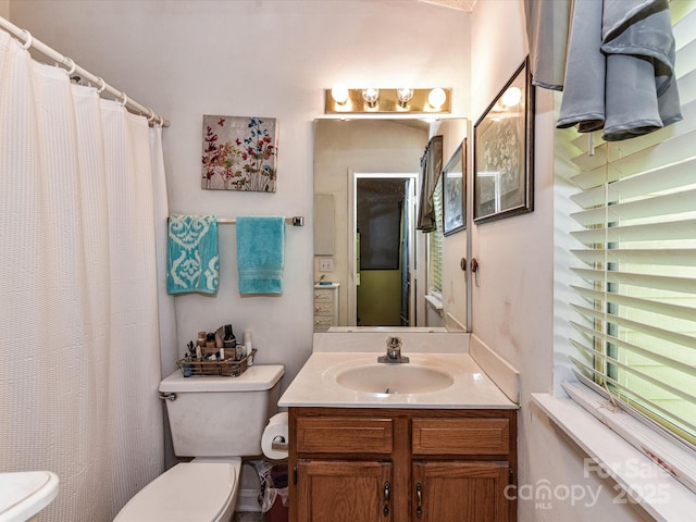 9337 Four Mile Creek Rd Unit 101, Charlotte, NC 28277 - bathroom with toilet, vanity, and a shower with curtain