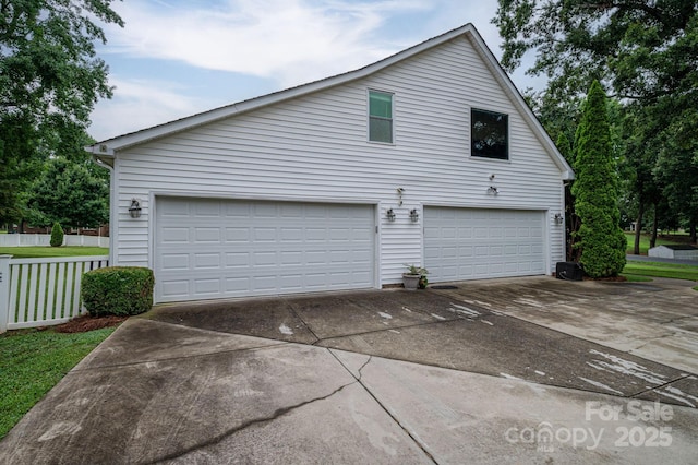 13403 Kensal Green Dr, Charlotte, NC 28278 - garage with driveway