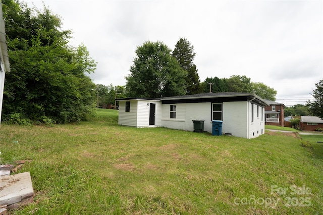 1017 W Fisher St, Salisbury, NC 28144 - back of property featuring a yard