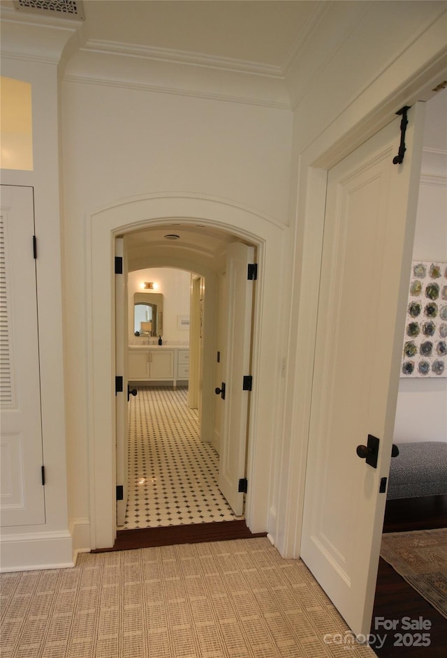 1137 Queens Rd W, Charlotte, NC 28207 - hallway with arched walkways and crown molding