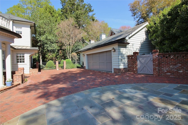1137 Queens Rd W, Charlotte, NC 28207 - garage featuring driveway