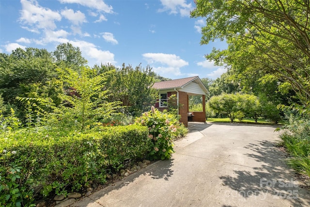19924 Floral Ln, Cornelius, NC 28031 - surrounding community with concrete driveway