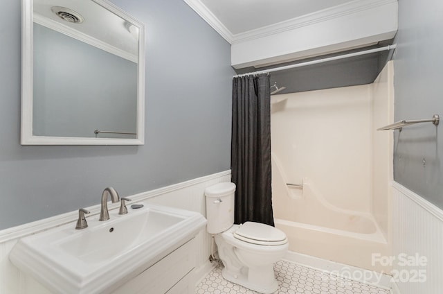 110 Hidden Valley St, Cherryville, NC 28021 - full bath featuring wainscoting, ornamental molding, and shower / bath combo