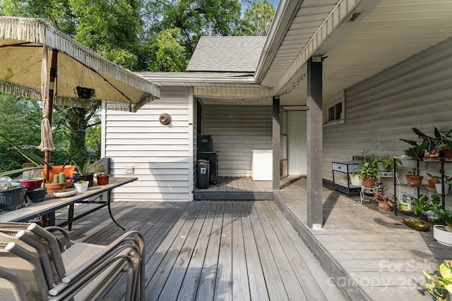 300 S Hudson Ave, Spencer, NC 28159 - view of wooden deck