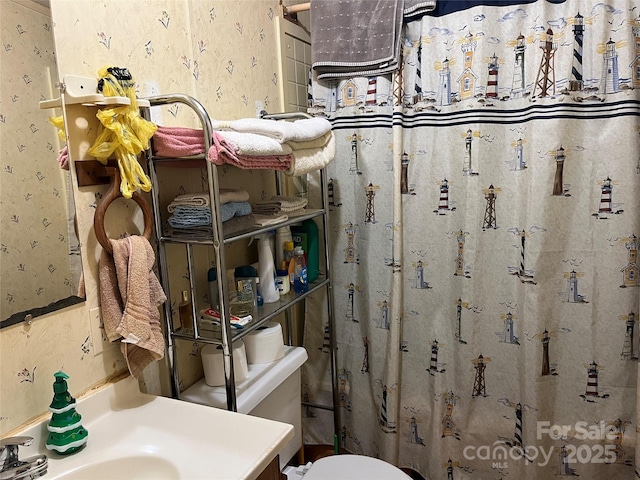 6785 Cobbs Pl, Connelly Springs, NC 28612 - full bath with wallpapered walls, toilet, vanity, and curtained shower