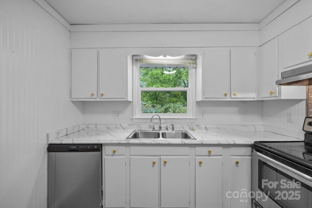 20 Summit Dr, Arden, NC 28704 - kitchen with appliances with stainless steel finishes, under cabinet range hood, white cabinetry, and light countertops