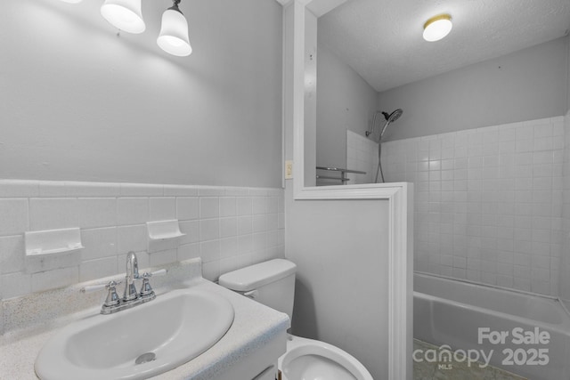 20 Summit Dr, Arden, NC 28704 - bathroom featuring washtub / shower combination, wainscoting, tile walls, and vanity
