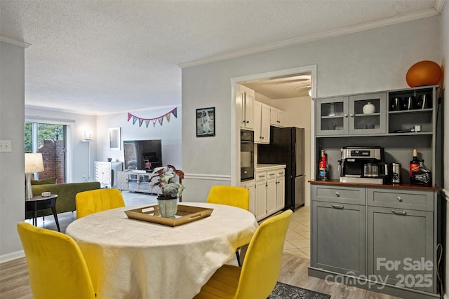 4736 Hedgemore Dr Unit K, Charlotte, NC 28209 - dining space featuring crown molding and a textured ceiling