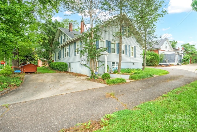 153 S Center St, Taylorsville, NC 28681 - view of front facade with a chimney
