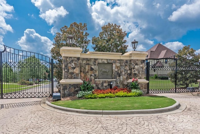 1500 Lookout Cir, Waxhaw, NC 28173 - community sign with curved driveway and a gate
