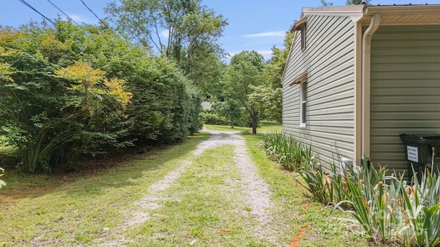3980 English Oak Dr, Lincolnton, NC 28092 - view of grassy yard featuring driveway