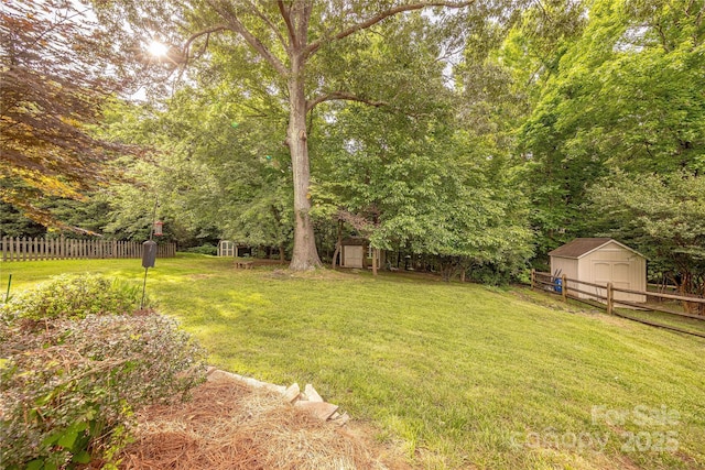901 Clearbrook Rd, Matthews, NC 28105 - view of yard with a shed