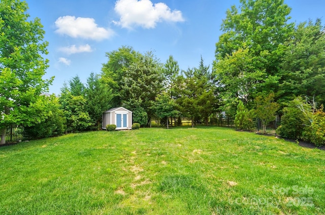 8115 Kelburn Ln, Charlotte, NC 28273 - fenced backyard featuring a shed