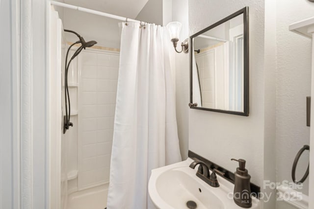 115 E Catawba St, Morganton, NC 28655 - bathroom with a sink and a textured wall
