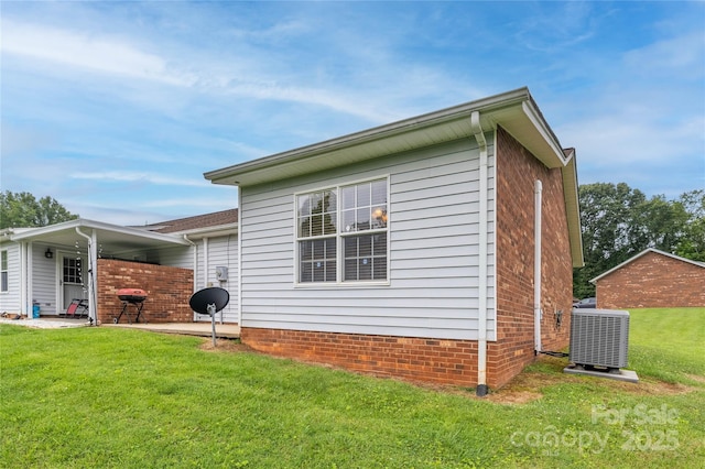130 24th St NW, Hickory, NC 28601 - view of property exterior featuring a cooling unit and a yard