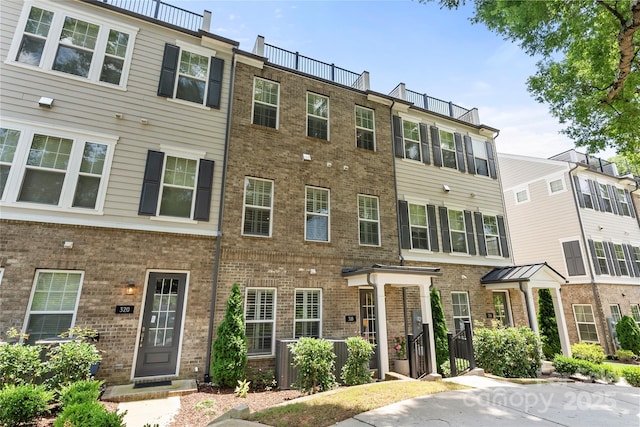 318 N Dotger Ave, Charlotte, NC 28204 - multi unit property featuring brick siding