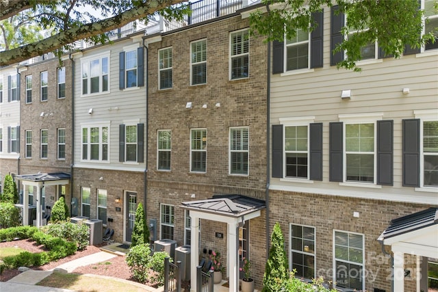 318 N Dotger Ave, Charlotte, NC 28204 - view of building exterior
