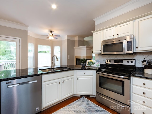 1423 Piper Ct, Concord, NC 28025 - kitchen featuring stainless steel appliances, tasteful backsplash, dark wood finished floors, white cabinetry, and ornamental molding