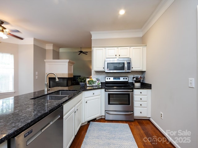 1423 Piper Ct, Concord, NC 28025 - kitchen with stainless steel appliances, a ceiling fan, tasteful backsplash, white cabinets, and ornamental molding