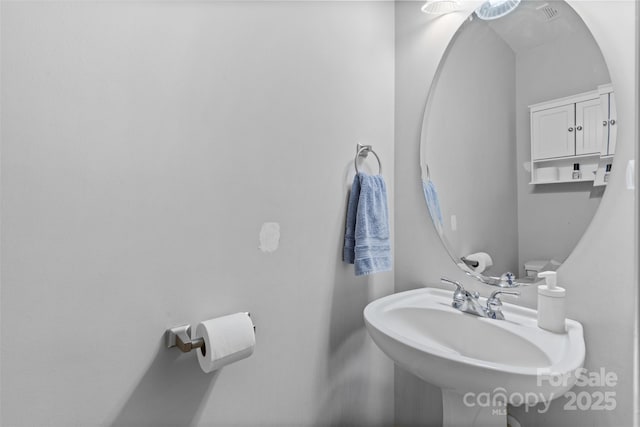 9637 Brookmere Ln, Charlotte, NC 28214 - bathroom with a sink