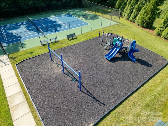 2504 River Oaks Dr, Waxhaw, NC 28173 - surrounding community featuring a tennis court