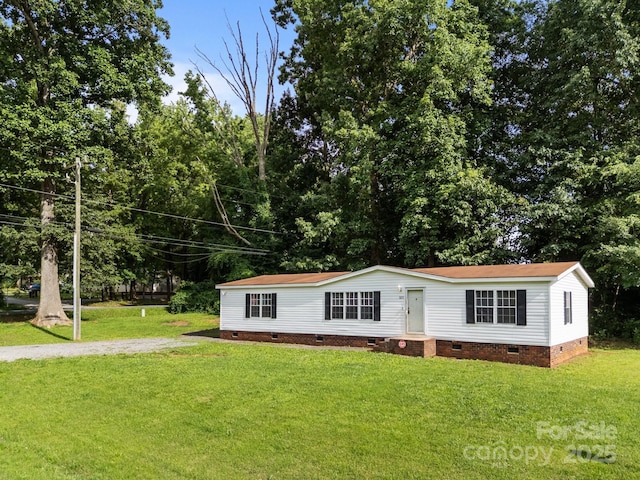 1011 Rachel Ln, Salisbury, NC 28147 - manufactured / mobile home featuring crawl space, a front yard, and entry steps