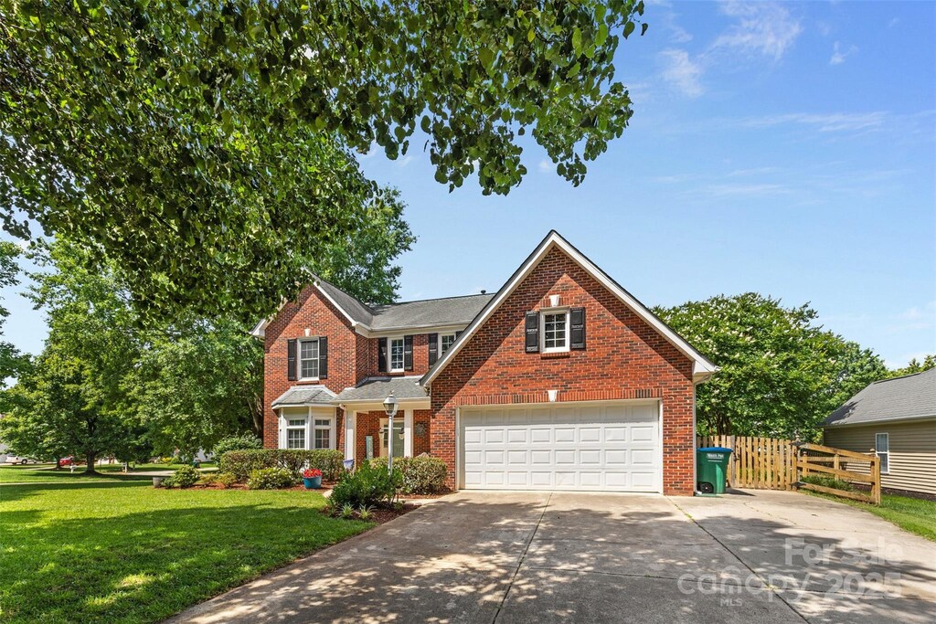 1624 Moonstone Dr, Matthews, NC 28105 - photo 1