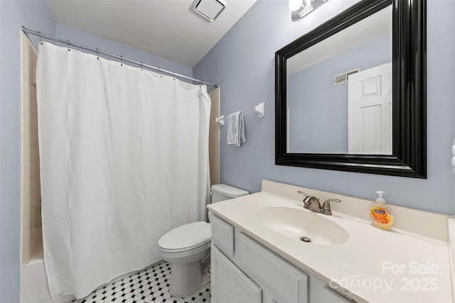 7425 Hubbard Woods Rd, Charlotte, NC 28269 - bathroom featuring vanity and shower / bath combo with shower curtain