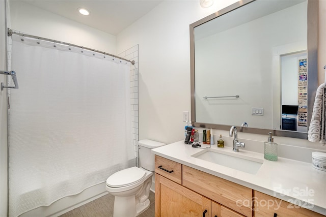 3026 Kalex Ct, Charlotte, NC 28204 - bathroom featuring vanity, shower / tub combo, and recessed lighting