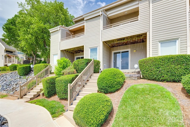 14053 Queens Harbor Rd, Charlotte, NC 28278 - view of front of home with stairs