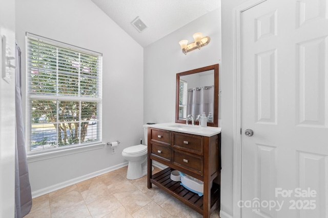 5104 Timbertop Ln, Charlotte, NC 28215 - full bath with vaulted ceiling and vanity