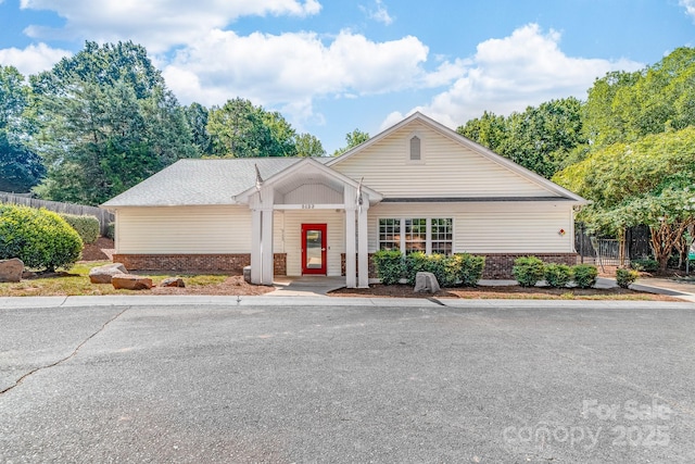 5104 Timbertop Ln, Charlotte, NC 28215 - single story home with brick siding