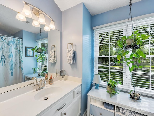 13600 Seastone Ln, Pineville, NC 28134 - full bath with vanity