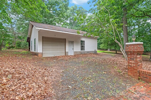 3985 Well Rd, Mint Hill, NC 28227 - garage featuring driveway