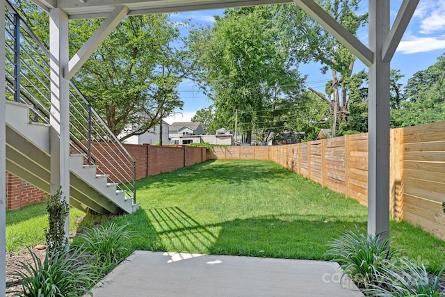 209 Keswick Ave, Charlotte, NC 28206 - fenced backyard with stairway