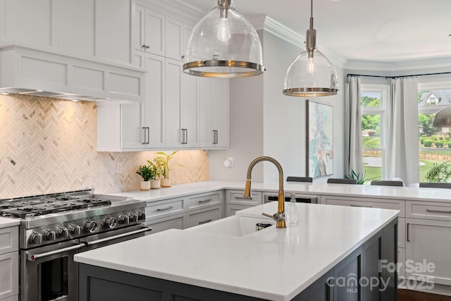 1032 Spyglass Ln, Waxhaw, NC 28173 - kitchen with range with two ovens, a kitchen island with sink, light countertops, and ornamental molding