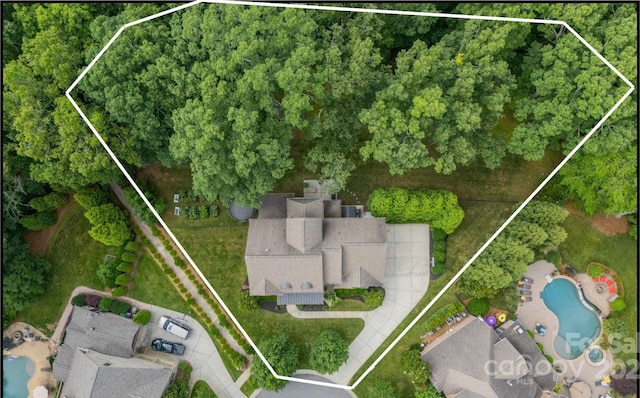 2004 Viscount Dr, Matthews, NC 28104 - aerial overview of property's location featuring property parcel outlined and a pool