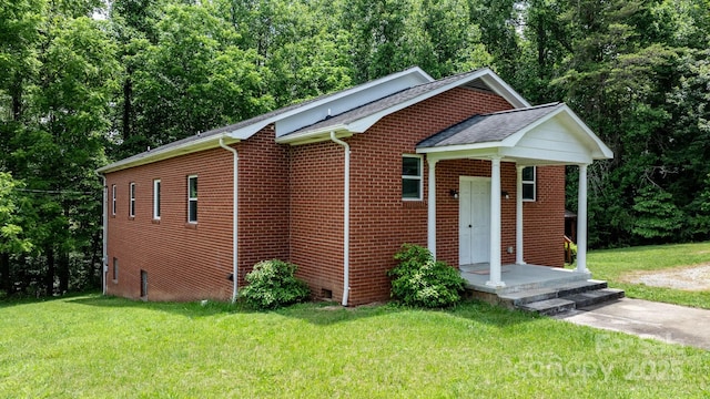 1844 Bellcroft Ln, Lenoir, NC 28645 - bungalow-style home featuring a front lawn, brick siding, and a view of trees