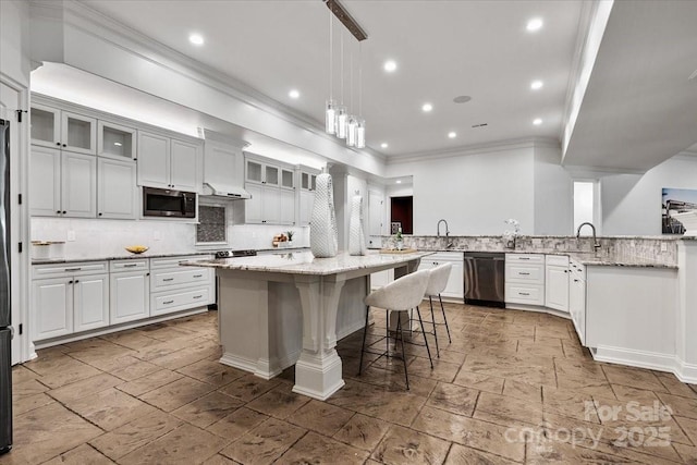 7068 Denison Rd, Summerfield, NC 27358 - kitchen featuring appliances with stainless steel finishes, crown molding, a kitchen bar, decorative backsplash, and a peninsula