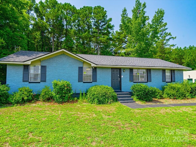 1035 Chesterfield Hwy, Cheraw, SC 29520 - ranch-style house featuring brick siding and a front lawn
