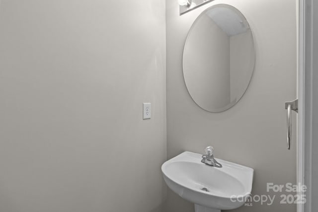 12516 Hennigan Place Ln, Charlotte, NC 28214 - bathroom with a sink