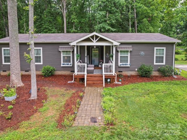 142 Hickory Rd, Lexington, NC 27292 - ranch-style home featuring crawl space, covered porch, a front yard, and a shingled roof
