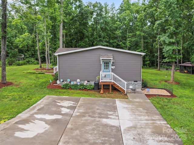 142 Hickory Rd, Lexington, NC 27292 - back of property with crawl space and a lawn