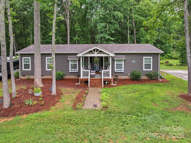 142 Hickory Rd, Lexington, NC 27292 - ranch-style home featuring crawl space, a porch, a front lawn, and roof with shingles