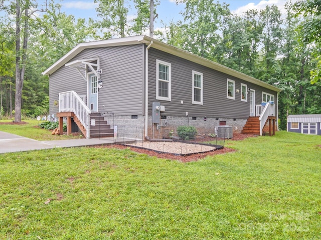 142 Hickory Rd, Lexington, NC 27292 - rear view of property featuring crawl space and a lawn