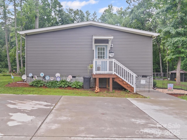 142 Hickory Rd, Lexington, NC 27292 - view of front facade with crawl space