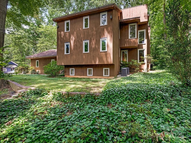 3310 Windbluff Dr, Charlotte, NC 28277 - back of house with a yard