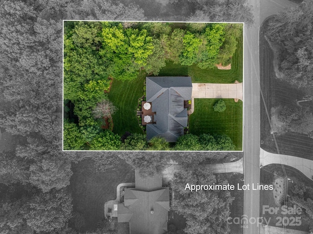 7988 Golf Course Dr N, Denver, NC 28037 - aerial overview of property's location featuring property boundaries highlighted