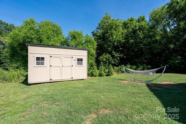 360 Sexton St, Kannapolis, NC 28081 - view of grassy yard with a shed